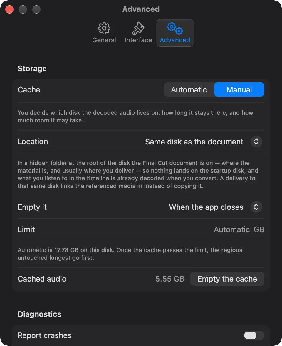 La sección de Almacenamiento de fcp2aaf con la caché en manual: la ubicación en el mismo disco que el documento, vaciado al cerrar la app, un límite automático que aquí sale a 17.78 GB en este disco y por el que se van primero las regiones que llevan más tiempo sin tocarse, y 5.55 GB de audio en caché con el botón para vaciarla.